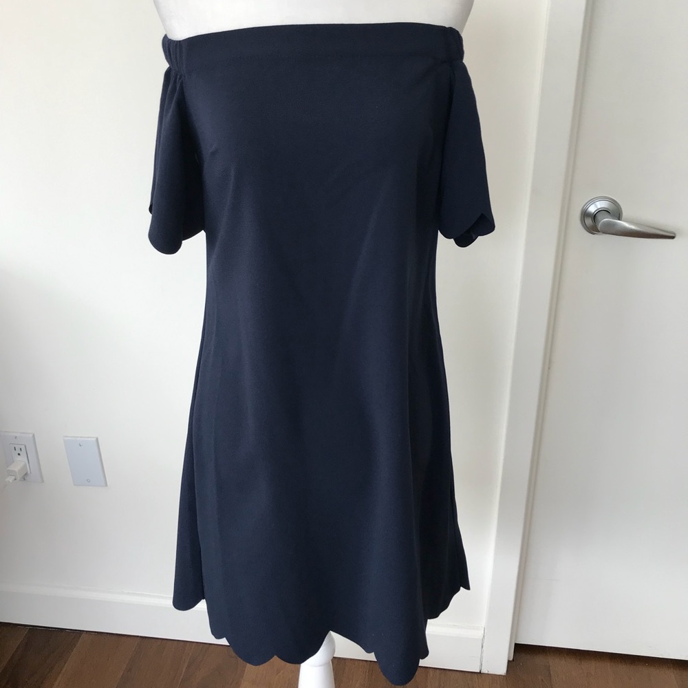 BANANA REPUBLIC Navy Strapless w/Petal Edge Detail